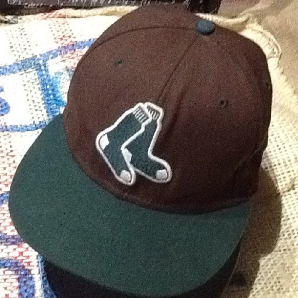 Boston Red Sox Alt Color Cap. Like New!